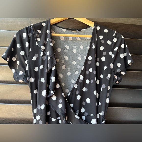 Apt 9 Women's Black White Grey Polka Dot Wrap Dress Size Medium - Picture 4 of 9
